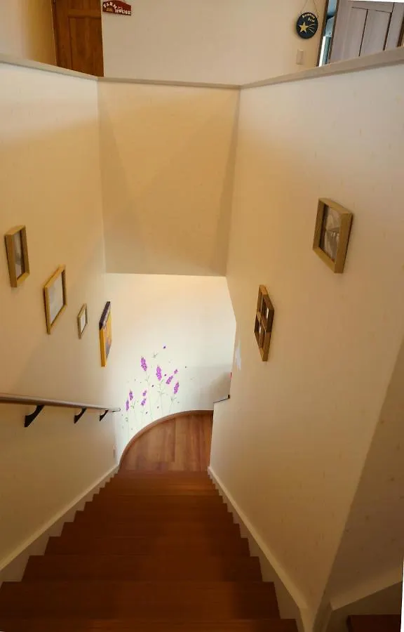 Shooting Star The Bed & Breakfast NakaNakafurano Gasthuis Nakafurano